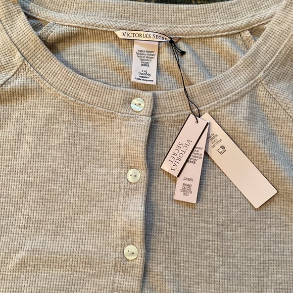 NWT! Victoria’s Secret 3 Button Waffle Weave Hanley Pajama Shirt - Size L - Picture 2 of 3